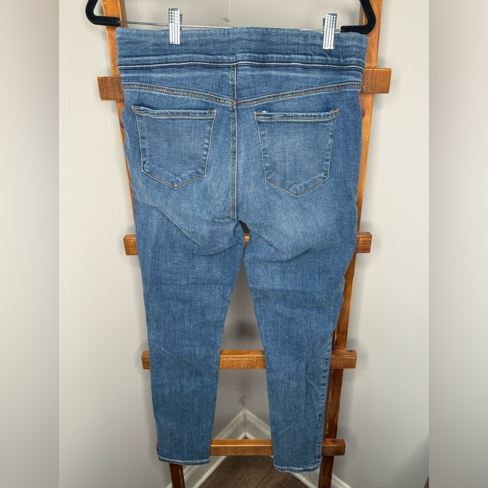 Women’s Pull-On Old Navy Rockstar Skinny Jeans - Picture 3 of 5